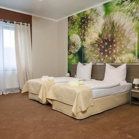 Magnolia Hotel&Restauracja ヤボル エクステリア 写真